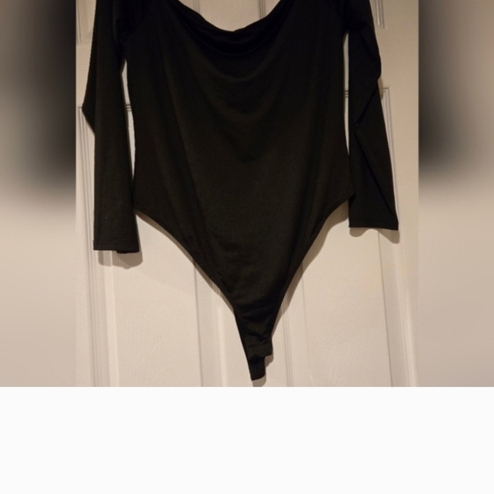 👄Aeropostale Black Off The Shoulder Long Sleeve Bodysuit